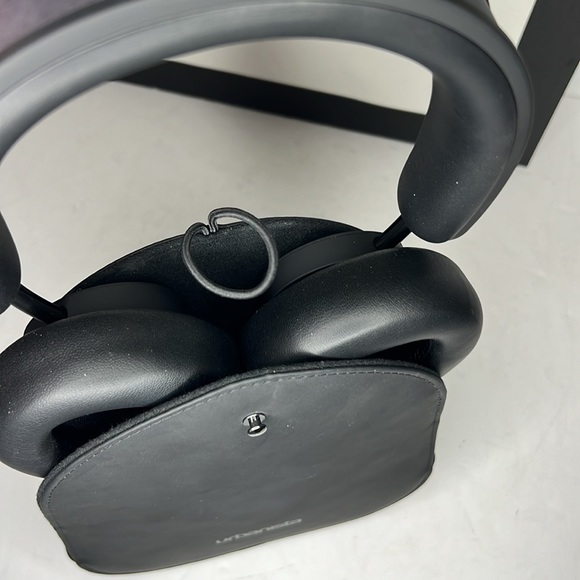 Urbanista Los Angeles Solar Powered Active Bluetooth Headphones - Picture 14 of 16